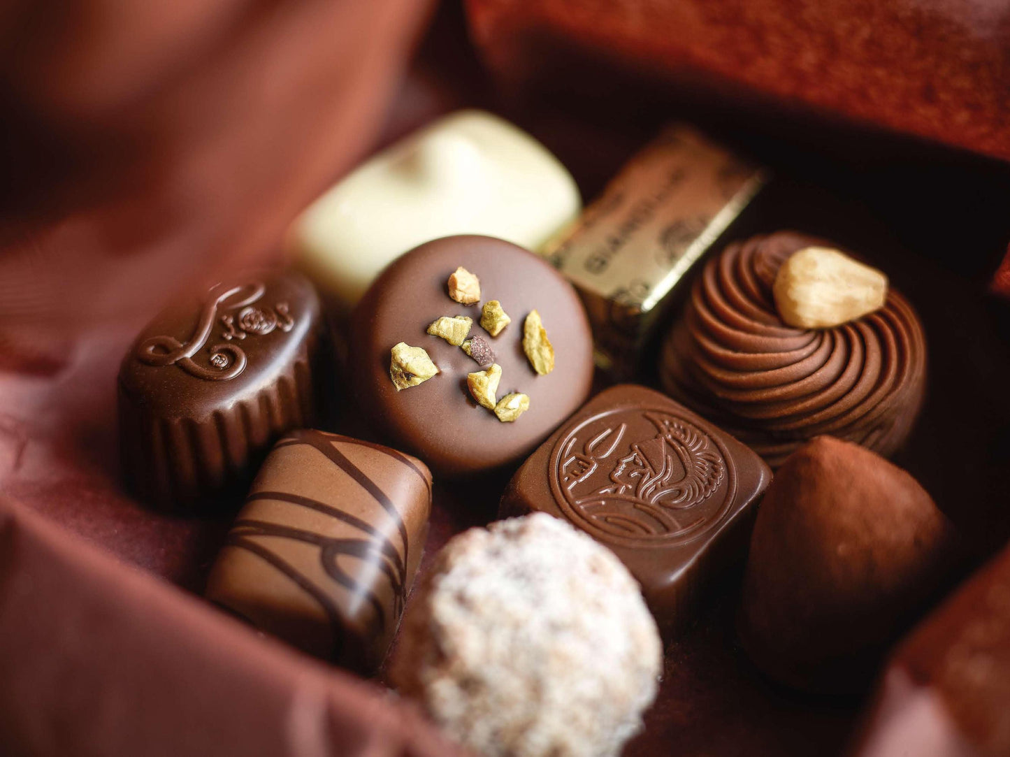 Metal Heart Box - 9 Assortment Chocolates - leonidasbrighton.co.uk - Leonidas Brighton