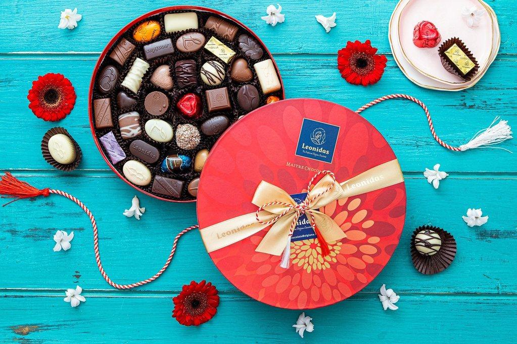 Christmas Red Desire Round Box - leonidasbrighton.co.uk - Leonidas Brighton