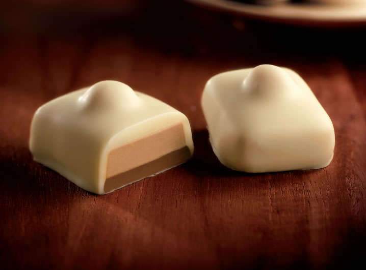 
                  
                    Manon White Hazelnut & Manon White Ballotin Box by weight - leonidasbrighton.co.uk - Leonidas Brighton
                  
                